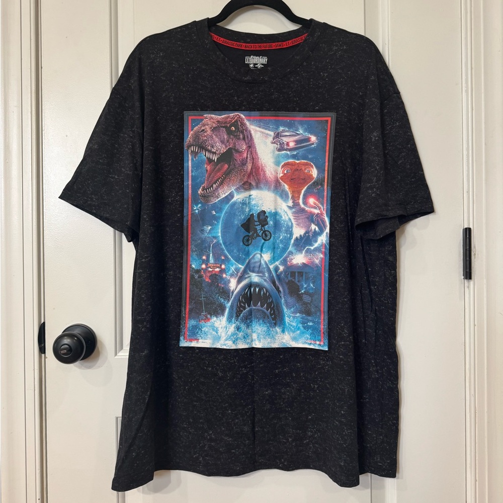 UNIVERSAL STUDIOS METALLIC MOVIE MASHUP TEE B2TF JURASSIC PARK ET JAWS XXL - Picture 3 of 8